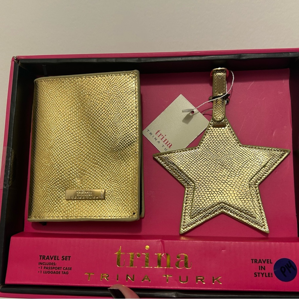 Trina Turk Gold Travel Set: Passport Holder and Luggage Tag NWT NIB